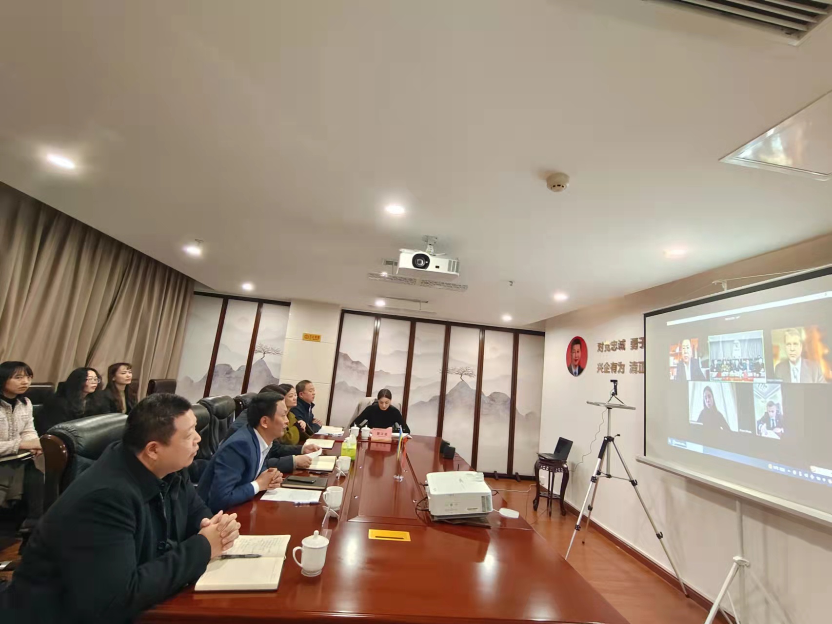 28圈-乌克兰捷尔诺波尔州国际贸易合作洽谈视频会举办