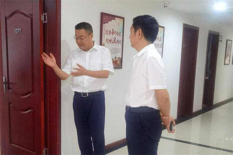 省供销社党组成员、机关党委书记李先明带队检查指导28圈安全生产工作