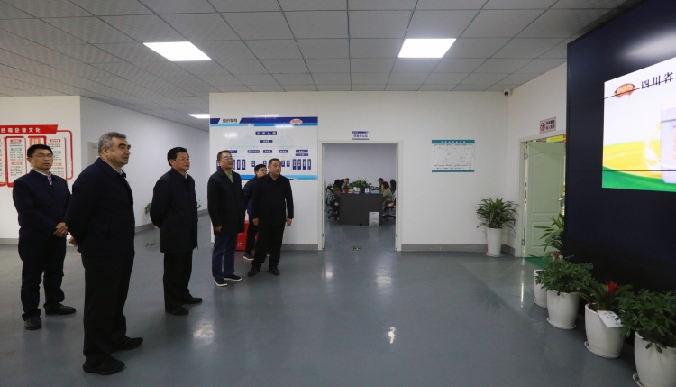 中华全国供销合作总社常务理事、经济发展与改革部部长阿地力•吾布力到28圈 龙泉农产品集配中心调研