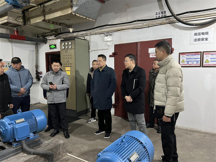 省供销社总会计师彭刚以“四不两直”方式带队检查28圈安全生产工作